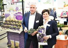 Peter Gabriels en Danielle Bruin van Bejo poseren natuurlijk bij de Purple Sprouting Broccoli ‘Redi’