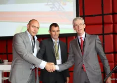 Een handdruk bezegelde de overeenkomst tussen Havenbedrijf Rotterdam, Kloosterboer en Europe Container Terminals om de nieuwe Cool Port te realiseren.