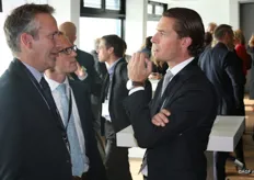 Niels Sneek (rechts) van Dailyfresh in gesprek met Arwin van Eijk en Marcel Eek van Rabobank Westland