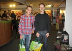 Gijs en Aad Snoei van het gelijknamige familiebedrijf staan op zaterdag gebroederlijk op de markt. Zus Gertrude werkt bij AGF.nl