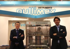 Geert-jan Assink en Thierry Bernimoulin van Gullimex. Zij hadden onder andere deze In-line lekdetectie voor kwaliteitscontrole van gasverpakkingen met een vernieuwde sensortechnologie.