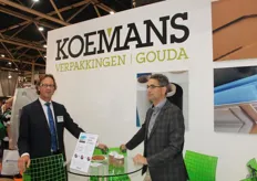 Frank Koemans van Koemans verpakkingen op de stand met D.J. Kuiper.