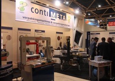 Contimeta, druk in gesprek met de bezoekers.