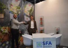 Dennis Sleypen en Niels L'Abee van SGA Packaging. Een bedrijf dat spuitgiet producten levert zoals kruidentraytjes en groentebekers. Onderscheidend in het ontwikkelen van nieuwe producten.