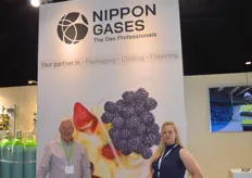 Erwin Lindenhovius en Kelly Jagers op Akkerhuis van Nippon Gases. Het bedrijf maakt zuurstof, stikstof, Argon en Co2 voor het verpakken van fruit en groenten onder atmosferische condities.
