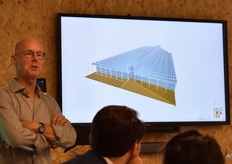 Maurice bij een preview van The Green House met een 170 meter lange rug en verhoogde loopplank voor beter overzicht