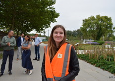 Lise Schout journaliste van Nieuwe Oogst neemt ook een kijkje