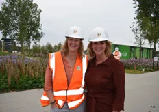 Sandra van der Veer poseert samen met Ellen Walta van Green Organics in 'bouwornaat'