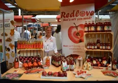 Sonja van Gerwen presenteerde namens fruitbedrijf J.C. Merkens Fruit de producten die gemaakt zijn van de Red Love appel. 
