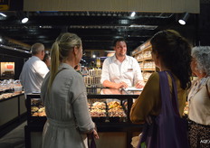 Mattheo Koppejan bij Koppejan Noten.