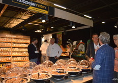 De hele dag door werden er bezoekjes gebracht aan Koppejan Noten. 