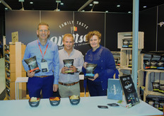 Dit jaar gestart met de productie van ambachtelijke chips in drie en binnenkort vier smaken. Nog naarstig opzoek naar verdelers in Nederland. Joost Debeuckelaere, Kiril Debeuckelaere en Carmen Debeuckelaere. Bovendien zelf ook vrij handzaam met een camera --> https://fb.watch/8qiERmusg5/ 