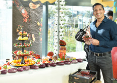 Manuel van Doesburg van Eminent had weer een kleurrijk assortiment meegebracht, variërend van de tomberries, mini-aubergines, Spaanse Padróns tot Lamuyo-paprika's