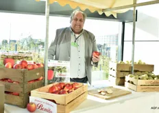 De Jong Fruit-Leerbroek is al jaren leverancier van Van Gelder. Hier promootte Dirk de Jong de Bonita-appel, een primeur in Nederland.
