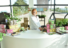 Conny Rijneveldshoek van Van Gelder presenteerde het thee-concept. Tal van verse varianten mogelijk