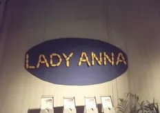 Lady Anna, het nieuwe friet ras. De namen van de aardappelrassen verschillen per sector. De tafelaardappelen krijgen een muzieknaam en verwerkingsrassen krijgen een lady naam, net als bijvoorbeeld Lady Anna.