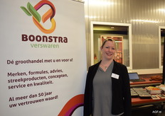 Margreet van Dooren vertegenwoordigt Boonstra Verswaren en deelde kip van tante Door uit. Steeds meer AGF-specialisten gebruiken gemakkelijke vleescomponenten voor de kant-en-klaarmaaltijden.