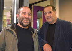 Enzo Cassaro van Vershal Boontjes met kiwispecialist Ton Theunissen die we al eerder tegenkwamen