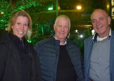 Bertus zwaait Chantal en Cock van Rijn uit