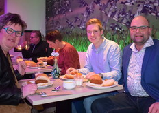Jos van Vugt met zijn vrouw Brenda en zoon Jorn van De Vitaminetuin in Vlijmen