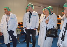 Gerrit van Gelder leidt bezoekers rond in het nieuwe bedrijfspand dat recentelijk werd opgeleverd.