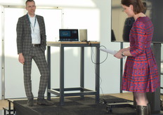 Anouk Sijmonsma introduceert de 2e spreker van de dag: Stephan Schneider