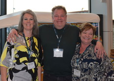 Jolanda Nieuwenhuizen – De Mooij en Jolanda de Mooij – Schouten van De Mooij Transport met Berhard Slot van M.J. Pronk BV