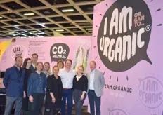 Organto is leverancier van biologische groenten, fruit en kruiden. Smaak en beleving, minder verpakking en samenwerking met lokale boeren komen samen in een doordacht eigentijds marktconcept onder de merknaam I AM Organic!