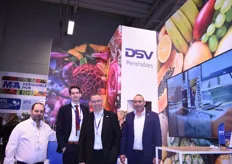 Gauthier Weyns, Christophe Eulaerts en Marc Croon van DSV Perishables. Ook Mark Baoud (links) van AMD Logistics besloot het team op de foto nog snel te vergezellen.