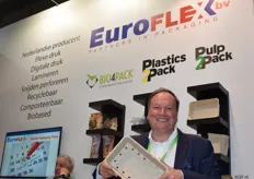 Patrick Gerritsen van Bio4Pack heeft een schaal vast die gemaakt is van rijstafval. Bio4Pack, Euroflex, Plastics2Pack en Pulp2Pack vallen onder de Sylvaphane groep.