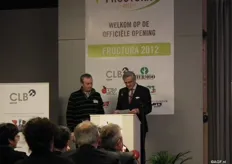 Uitreiking van de Fructura award. Op plaats 3 is geeindigd: Firma Globachem, plaats 2 Phytofar en de winnaar op 1 Vos Technics