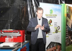 Henri Mast in de stand van Hortimec en Van den Elzen