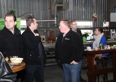 Marc de Lier van Nunhems met meneer van Pol van plantenkwekerij Vestjens