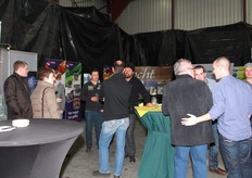 Met een hapje en een drankje werd bijgepraat.