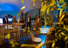 Het management team staat klaar om gasten te ontvangen