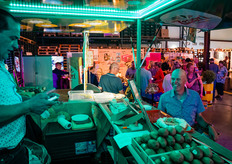 Zicht vanuit de Zespri stand op de beurs