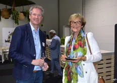Eelco Craanen van Crop Accountants en Cathy van Beek, de nieuwe voorzitter van GroentenFruit Huis