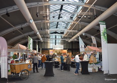 Het streekplein stond vrijwel direct na de ingang opgesteld, met wat stands er omheen aan de zijkanten.