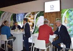 Geheel rechts bij Bejo Zaden: Peter Gabriëls: Peter vertelde dat in zijn ogen bio-groenten uit bio-zaad de toekomst is. "Dit is een mooie USP."