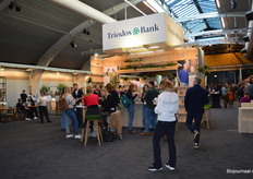 Ontmoetingsplek aan het begin van de beurs.