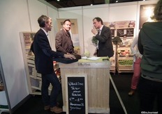 Patrick Gerritsen (midden) luistert naar Willem Treep van Willem&Drees.