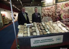 Arie Verburg en CornÃ© Verboom tonen een breed assortiment aan biologische paddenstoelen van Fresh Mushroom Europe.