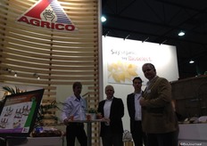 Het Agrico-team stond met hun merk Bioselect op de beurs. Vlnr: Richard Mooiweer (kweker), Peter Dijk (verkoopleider), Gert-Jan Ganzinga (logistiek commercieel medewerker), Jaap Hartkamp (buitendienst).