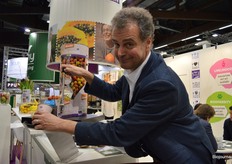 Gert Kögeler tapt wat 'Wild Wonders' (biologische snacktomaatjes) van Nature&More (bij Eosta). Gert: "In online verkopen is bio echt heel groot. We zijn ook erg blij met de plannen van Demeter, zij willen dat in 2022 niks meer in plastic verpakt zal worden. Deze 'NoPlastic'-trend gaat veel harder dan we hadden durven hopen."