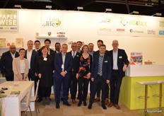 De groep wordt met het jaar groter bij Bio4Pack. In de stand presenteerden ook Bio4Life, Nativia, Geostick, Futamura, PaperWise, Bastin-Pack en TIPA hun duurzame verpakkingsoplossingen aan de BIOFACH-bezoekers. Arjan Klapwijk (Bio4Life): "De vraag naar duurzame verpakkingen groeit flink door, we hoeven inmiddels veel minder uit te leggen en het kost minder moeite om mensen te overtuigen."