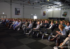Het is moeilijk schatten, maar de opkomst was in elk geval vergelijkbaar met voorgaande edities in de Keukenhof.