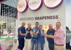 Adi en Vered Karniel, Georgios Bitsakos, Nomi Karniel-Padan, Shachar Karniel en Andre Vermaak van Grapa Global