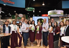 Team Mission Produce beurzen avocado's en mango's.