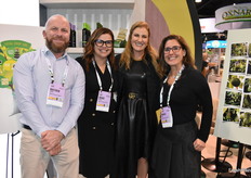 Matt Churchill, Denise Junqueiro, Raina Nelson en Daniela Busseni met Westfalia Fruit.