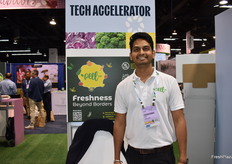 Dr. Taraka Ramji Moturu met Peelon.